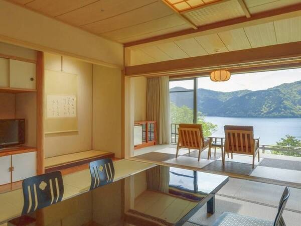 芦ノ湖一望【湖畔和室】