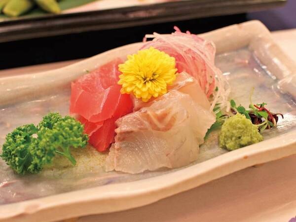 【ある月の夕食一例】季節のお造り