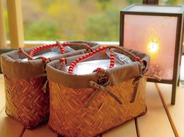 【湯かご】お部屋に用意された可愛らしい湯かごを持ってお風呂へ