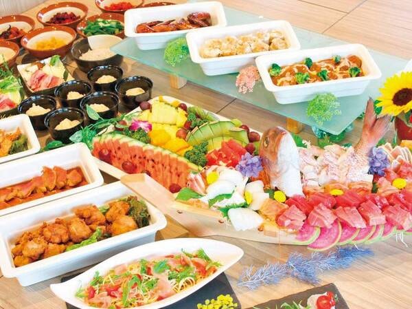 【夕食例】メイン料理を選択するタイプの和洋ブッフェスタイル!