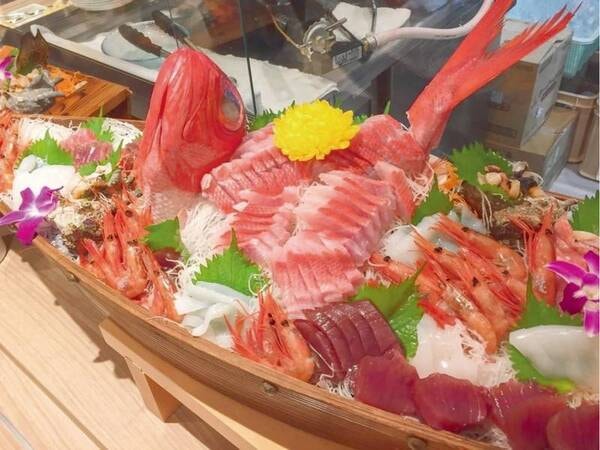 【夕食例】メイン料理を選択するタイプの和洋ブッフェスタイル!