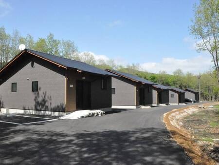 【2017年12月完成　新棟離れ5棟】新棟の離れには檜の露天風呂のほか内湯も備わっており寒い冬でも安心。床暖房や離れ専用駐車場も完備。