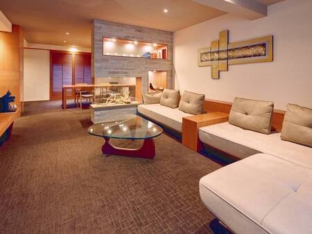 半露天付特別室【南館スイート101　紅】　リビング/例