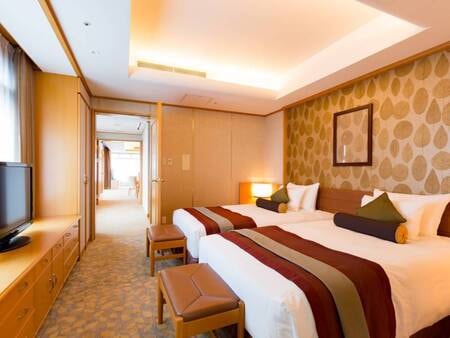 【【禁煙】スイートルーム】客室から軽井沢の自然と浅間山が一望できる。