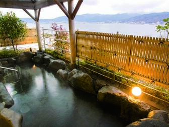 RAKO華乃井ホテル/【露天風呂】諏訪湖を見渡す露天風呂や諏訪ならではの地酒風呂など館内15種湯巡り!