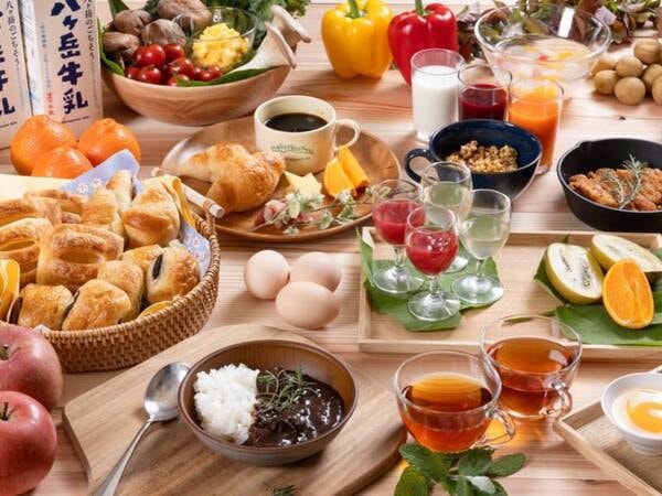 【朝食レストラン「KOHANNO DINING」】諏訪湖の景色に癒されながら心地よい朝を彩る朝食を♪