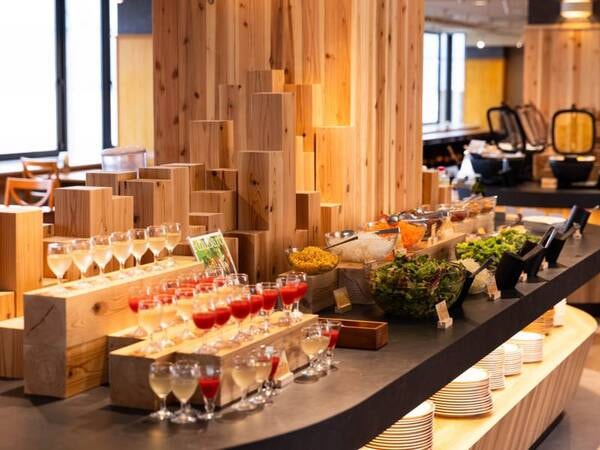 【朝食レストラン「KOHANNO DINING】ルバーブゼリーと新鮮野菜サラダ