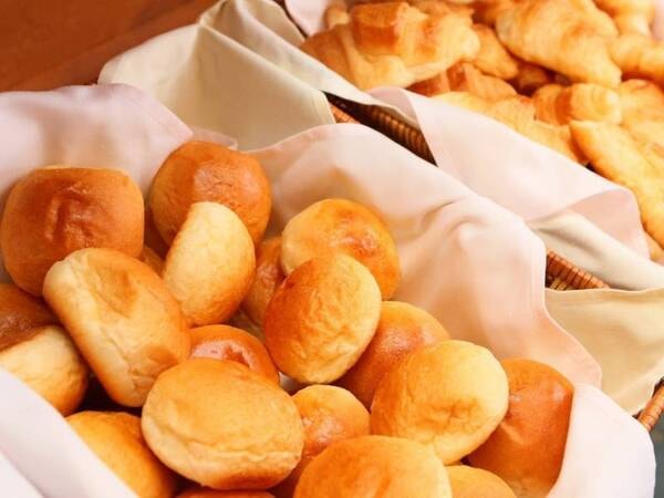 【朝食に「焼きたてパン」】朝食に提供させていただいております「パン」は館内で焼き上げております♪