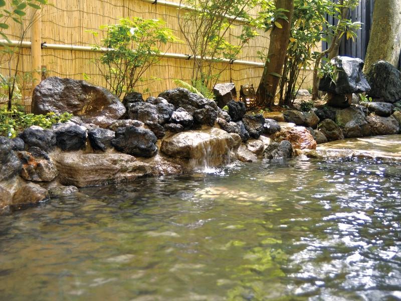 【浴場/夢殿】緑にかこまれた雰囲気の良い浴場