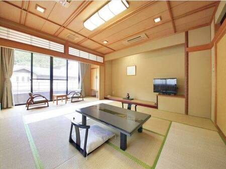 【祥耀館・庭園側/例】日本庭園を望む12.5畳の和室へご案内！