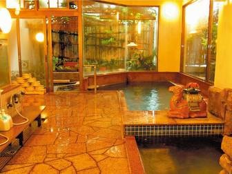 心がふれあう民芸の宿　中央ホテル／【女性大浴場/美人哉】開放感ある窓明かりと小庭に温泉露天風呂付き
