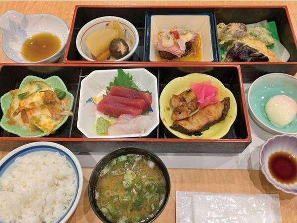 仕出し屋さんの二段重ね膳