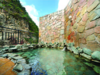 渓苑 花の瀬/【露天風呂】ダイナミックな渓谷を望む露天風呂。大浴場も併設