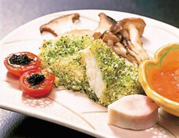 【選べるメインプラン/例】メインは肉・魚料理など4種類から選べる※カレイ香草焼き一例