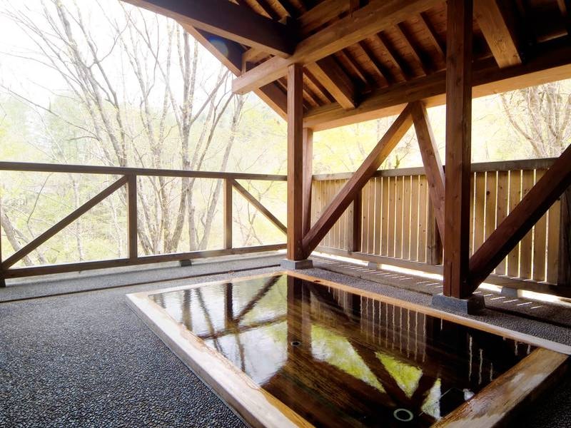 【木の風呂】奥会津の深い森の中、自然にすっぽりと包まれたような露天風呂※日替わり
