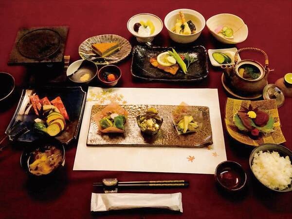 【別棟『離れ』】夕食一例 素材を活かした料理長自慢の創作和会席をご用意