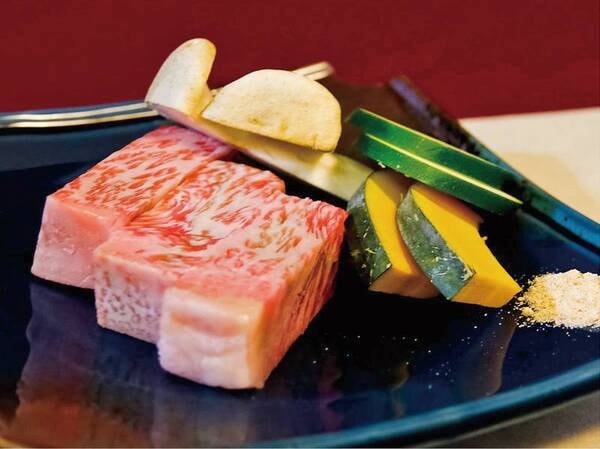 【別棟『離れ』】夕食一例 溶岩プレートで焼く福島牛サーロインステーキ※ある日の一例