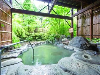 土湯温泉 山根屋旅館/【露天風呂】単純温泉の湯を源泉100%かけ流しで楽しむ