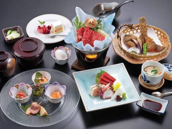 【国産牛付!四季の和洋プラン/例】国産牛のすき焼き鍋をメインに新鮮なお刺身など、料理長こだわりの全約9品の和洋食を堪能できる!