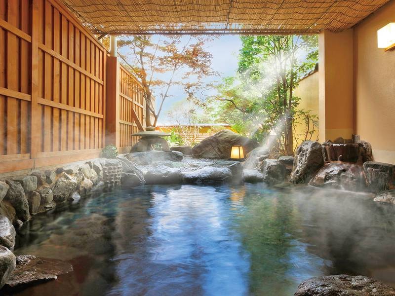 【貸切風呂/抱月の湯】本館の浴場（別館から階段利用を伴う移動が必要）