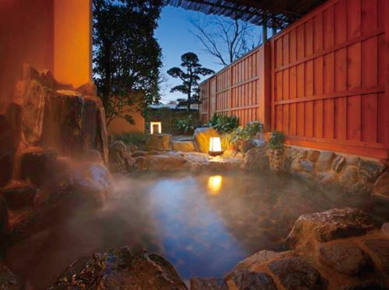 【貸切風呂/紫光の湯】本館の浴場（別館から階段利用を伴う移動が必要）