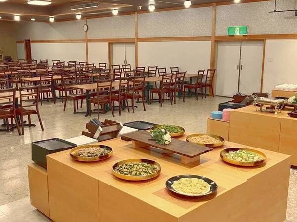【バイキング会場】