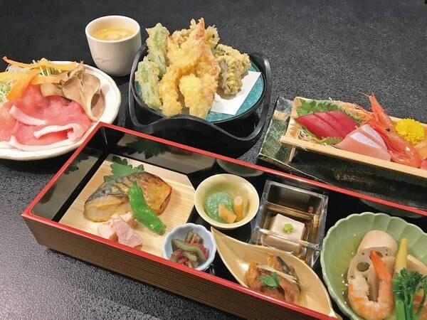 【ハーフバイキング&和食膳プラン一例】夕食はメインの「創作和食膳」+ハーフバイキングをご用意