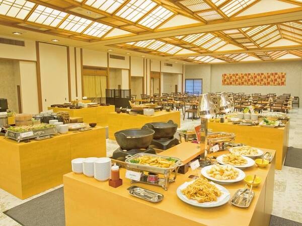 【食事会場/例】ハーフバイキングではお好み釜飯やサラダ・おつまみなどお好きなだけ!