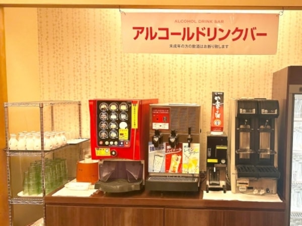 【夕食／例】種類豊富で彩り豊かな和洋中バイキング。さらにアルコールやソフトドリンクの飲み放題付（90分制）！