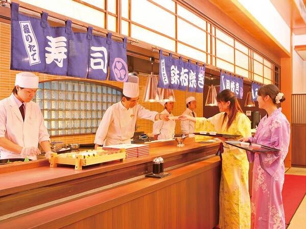 出来立ての美味しさをお届け！ライブキッチンコーナー