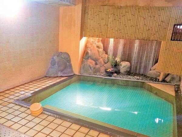 【大浴場】小さいながらも、湯村温泉の湯がかけ流しで愉しめる！