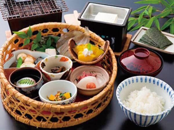 【朝食/一例】彩り豊かな朝ごはん