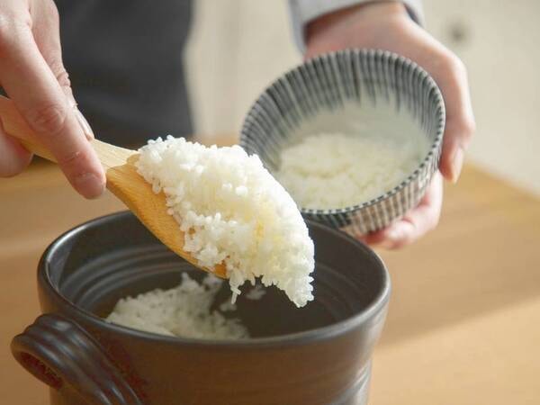 【ご朝食】1組ずつあつあつに炊き上げたご飯をご用意いたします。※写真はイメージになります