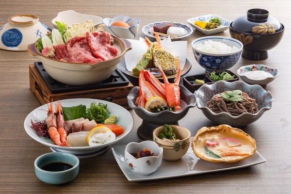 ボリューム、味ともに満点の【蟹&丹波牛付】丹馬の味覚会席