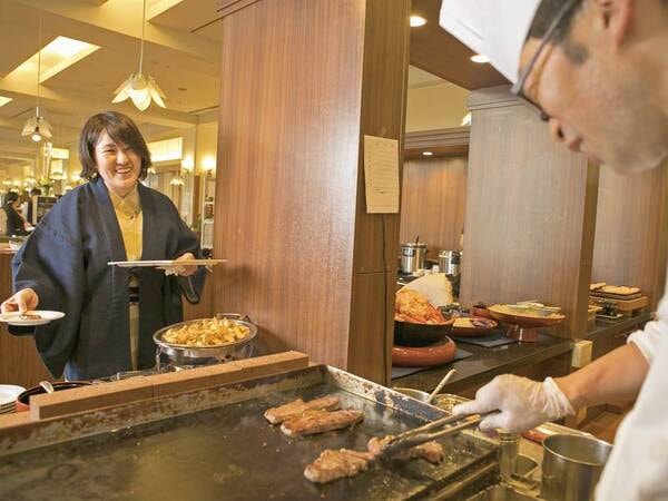 【バイキング/例】人気の実演ステーキコーナー