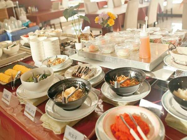 朝食も種類豊富でおなか一杯になれること間違いなし♪