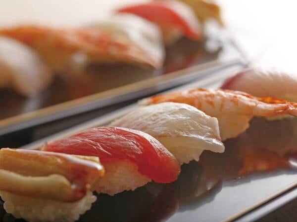 【夕食ディナーブッフェ/例】握りたてのお寿司