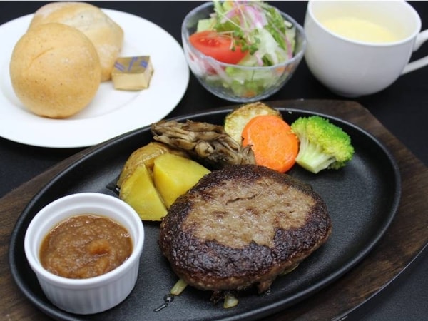 【夕食/選べるメイン】ボリューム満点「特製ビーフハンバーグ」/例