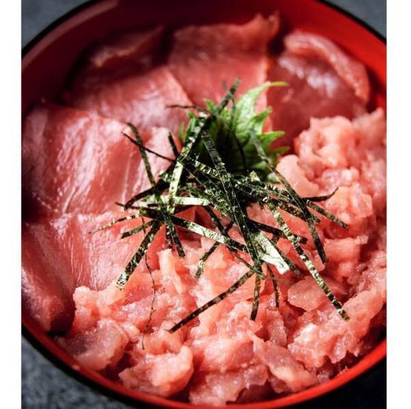 フードホール/マグロ二色丼(例)
