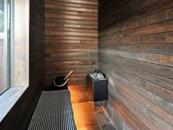 プライベートサウナ&温泉付のお部屋に生まれ変わりました!サウナと当館自慢の源泉掛け流しの温泉を心ゆくまでお楽しみいただけます。※写真はサウナ/例