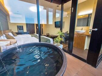 リブマックスリゾート鬼怒川／【露天風呂付客室 洋モダンツイン25㎡/客室風呂】鬼怒川を眺めながら寛ぐ