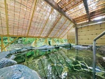 ～滝見の宿～　ゆとりろ那須塩原／【大浴場温泉露天風呂】時価厳選のかけ流しを贅沢にお愉しみください