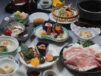 ホテル春茂登/【夕食/一例】昔の懐かしさ溢れるメニューを取り揃えております