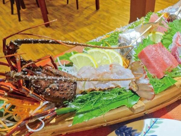 伊勢海老のお造りが食べられる！(2名で1尾)/写真は一例