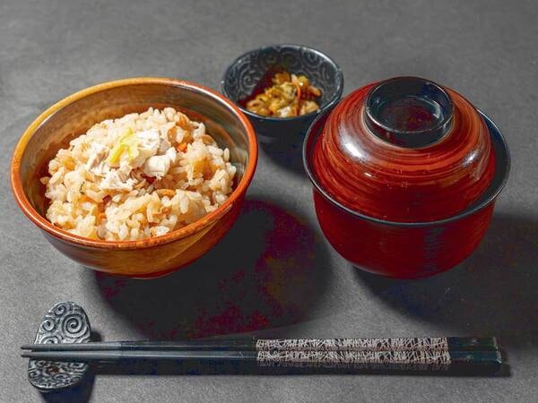 季節の炊き込みご飯/例