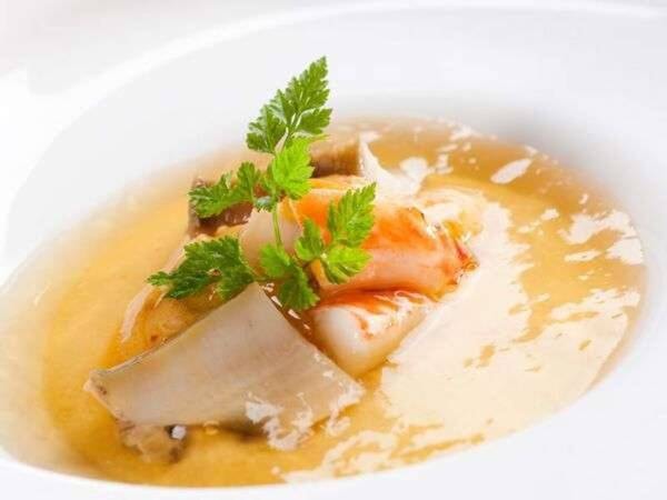 ［夕食/通年］【海の宝石箱】伊勢海老･あわび･ウニを一皿で味わえる豪華な一品/例
