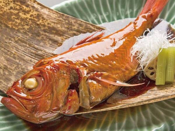 秘伝ダレで煮込んだ金目鯛姿煮（2～3名で1尾）/例