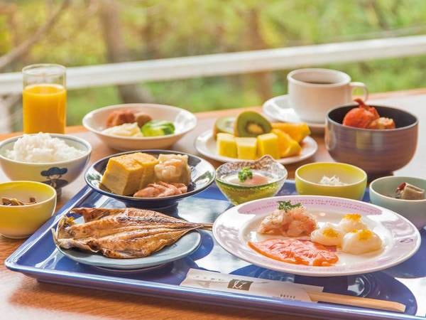 【朝食/例】朝食は、地元食材満載の約40種の和洋バイキング