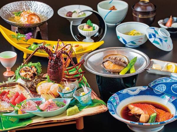 伊勢海老の切身付盛り合わせを味わえる!(※写真は一例。伊勢海老は切身でご提供、姿造りではございません)