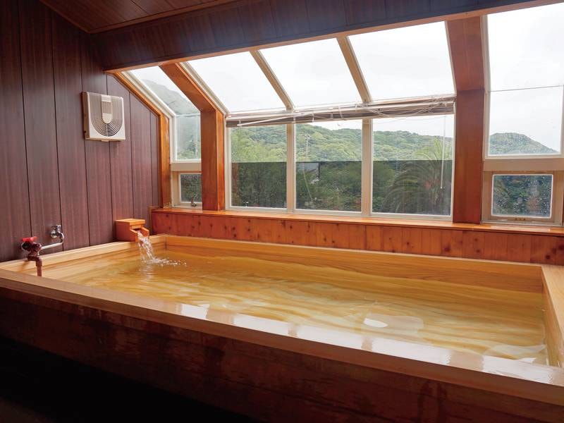 【大浴場/女性一例】温泉に浸かってのんびり